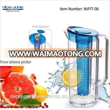 Ice tea infuser pitcher Plastic pitcher with cooling tube Fruit Pitcher for juice